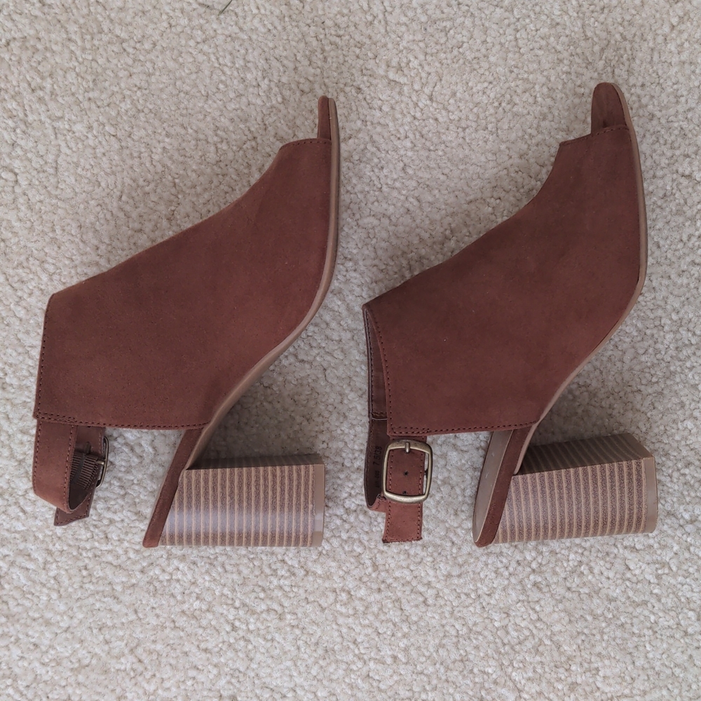 Chinese Laundry Cinnamon Suede Peep-Toe Bootie (Size 7.5) - Picture 3 of 7